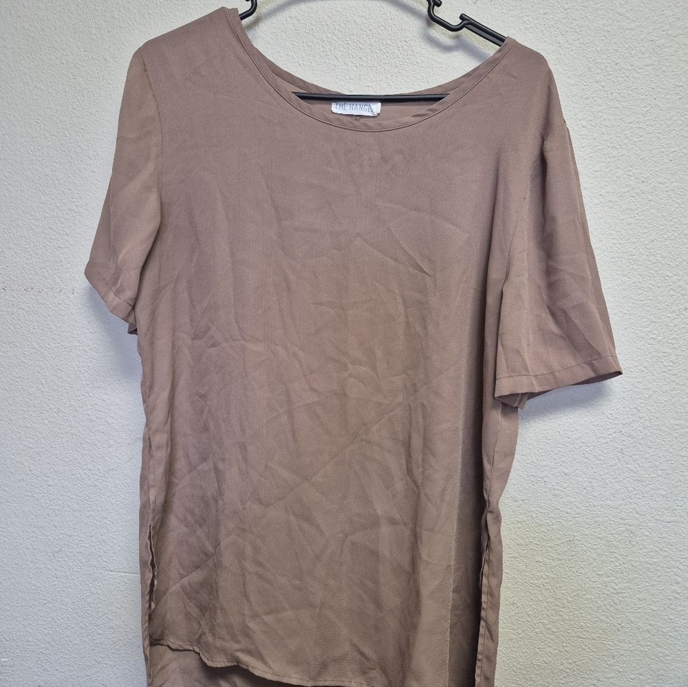 The Hanger Women's Tan Short Sleeve Top